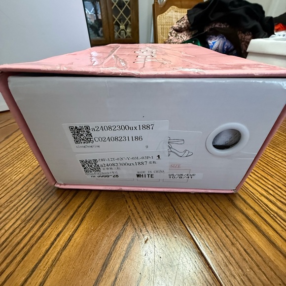 Allegra K White Embroidered Sandals. Size 10 - Picture 8 of 8